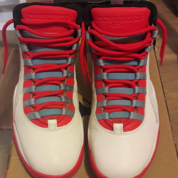 Jordan 10s Chicago - Picture 3 of 5
